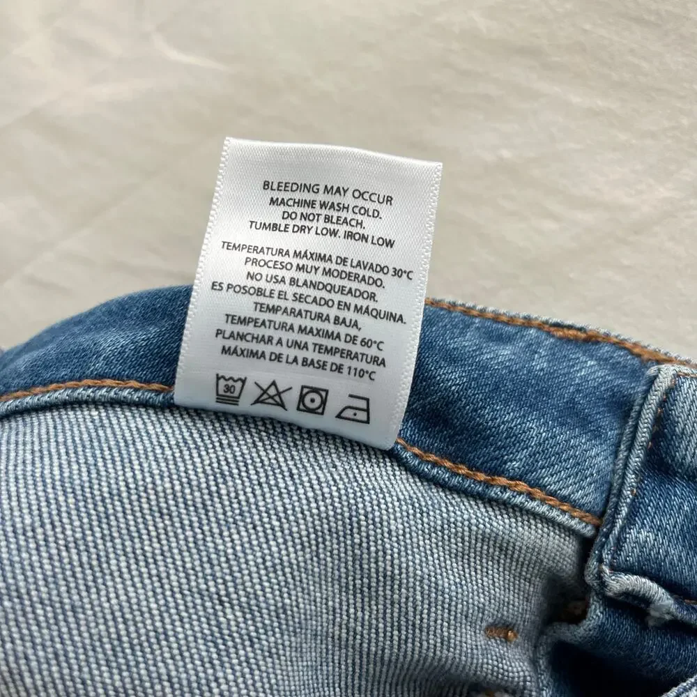 Hidden Los Angeles Happi Crop Light Wash Crop Flare Denim Jeans, Size 26 - Picture 11 of 12